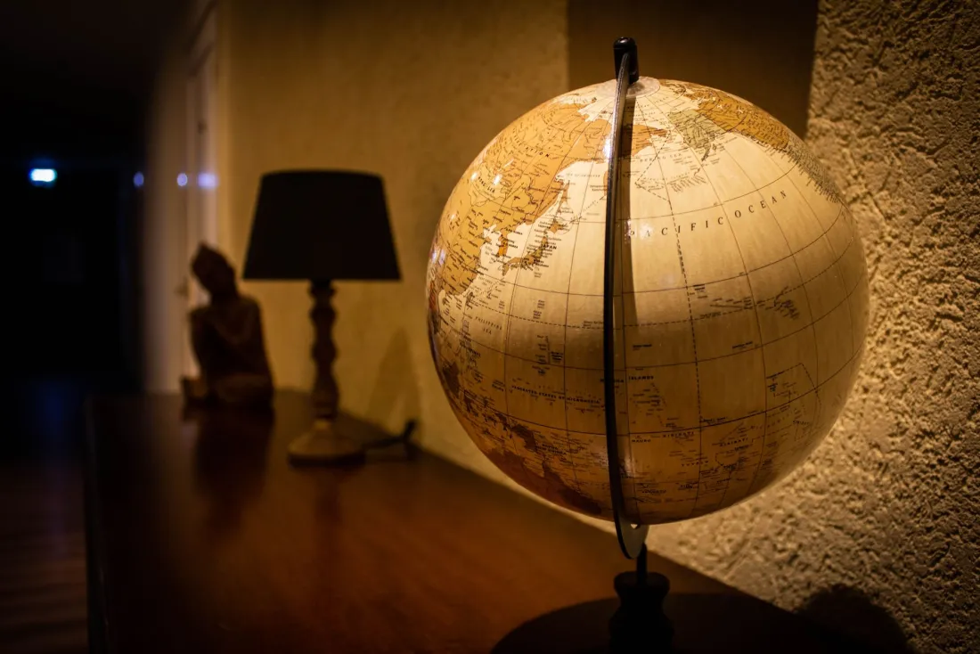 Desk globe lit by a lamp, for clients who need to find an expert lawyer or adviser in over 150 jurisdictions